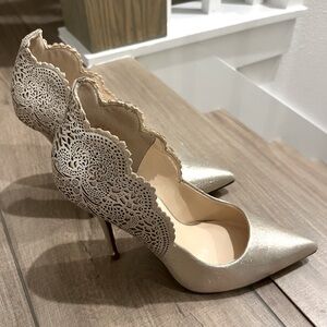 Jessica Simpson gold pumps- SZ 7